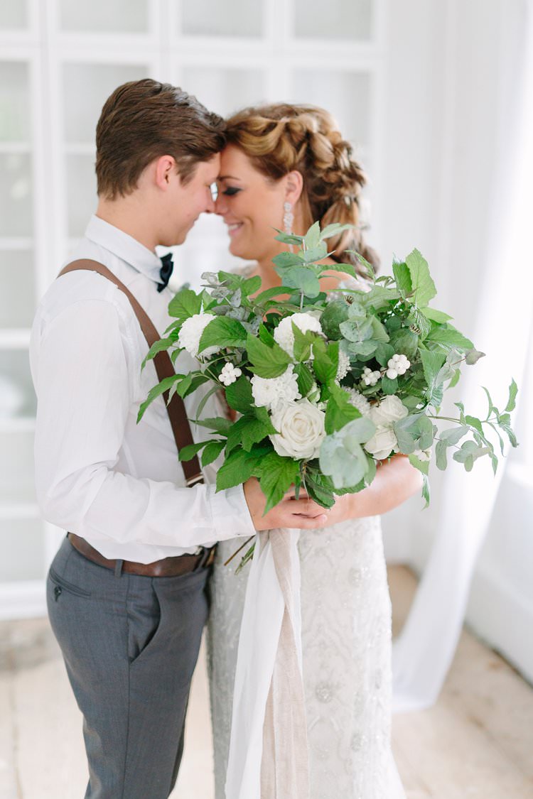 Bride Groom Kiss Earrings Braid Wild Large Bouquet White Green Foliage | Bohemian Luxe Greenery White Wedding Ideas Sweden http://www.lindapauline.se/