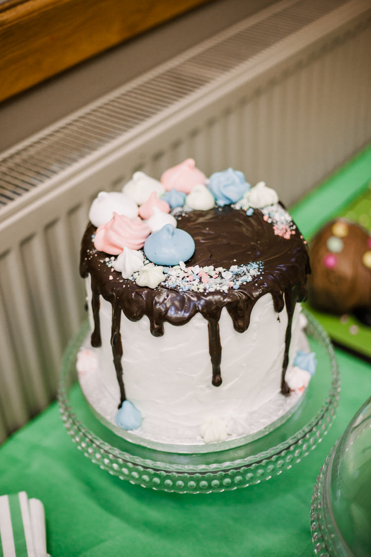 Drip Cake Buttercream Meringue Kiss Fun DIY Wedding New Walk Museum Leicester https://www.daniellefrancescaphotography.com/