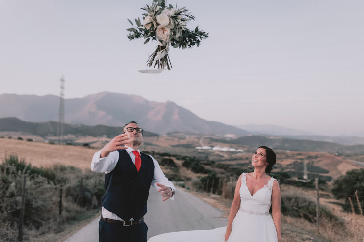 Outdoor Fields Garden Villa Italy Rustic Natural Vineyard Orchard Bride Groom Bouquet Throw | Sage Green Mediterranean Destination Wedding Spain https://www.kinoortega.com/
