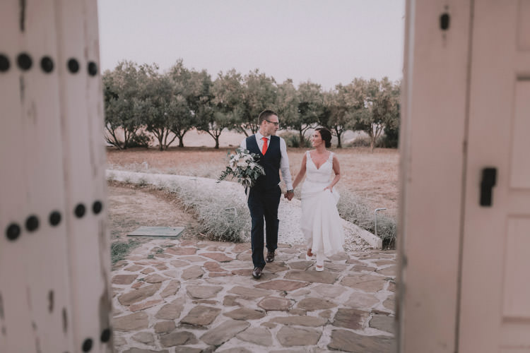 Outdoor Fields Garden Villa Italy Rustic Natural Vineyard Orchard Bride Groom Sunset | Sage Green Mediterranean Destination Wedding Spain https://www.kinoortega.com/