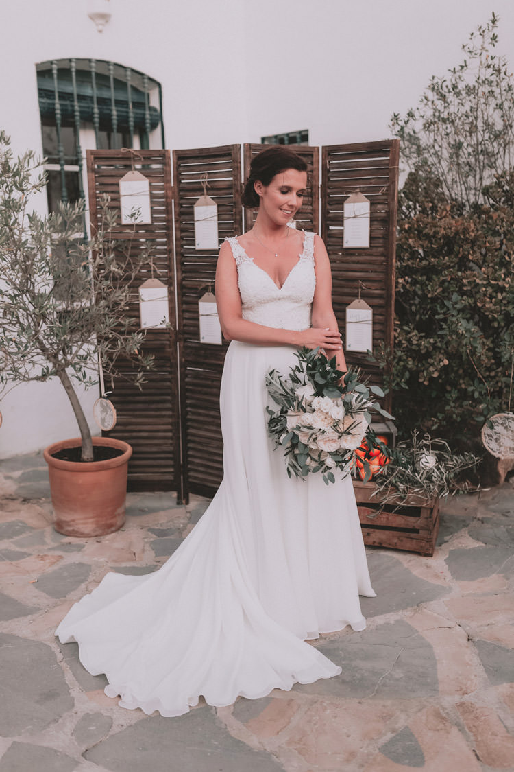 Outdoor Fields Garden Villa Italy Rustic Natural Vineyard Orchard Bride Table Plan | Sage Green Mediterranean Destination Wedding Spain https://www.kinoortega.com/
