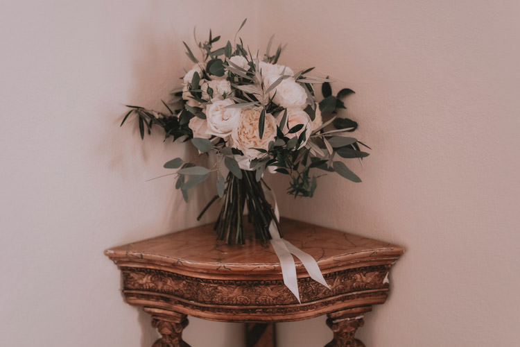 Outdoor Fields Garden Villa Italy Rustic Natural Vineyard Orchard White Bouquet | Sage Green Mediterranean Destination Wedding Spain https://www.kinoortega.com/