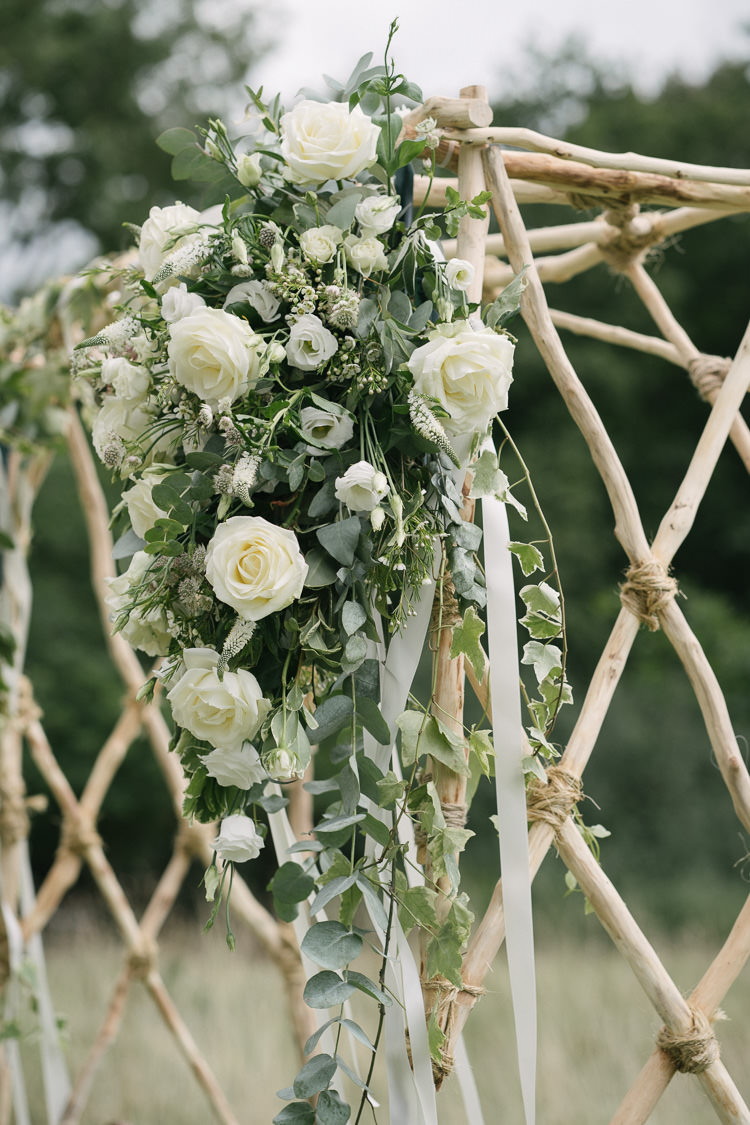 Relaxed Bohemian Summer Meadow Wedding https://karibellamy.com/