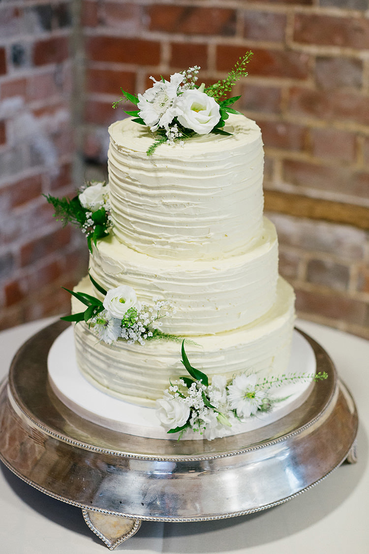 Buttercream Cake Understated Elegance Greenery Natural Wedding Gaynes Park Essex http://ilariapetrucci.co.uk/