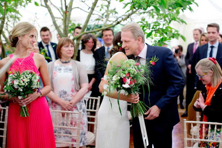 Modern Simple Colourful Garden Wedding http://www.helencawte.com/