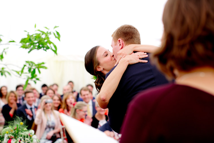 Modern Simple Colourful Garden Wedding http://www.helencawte.com/