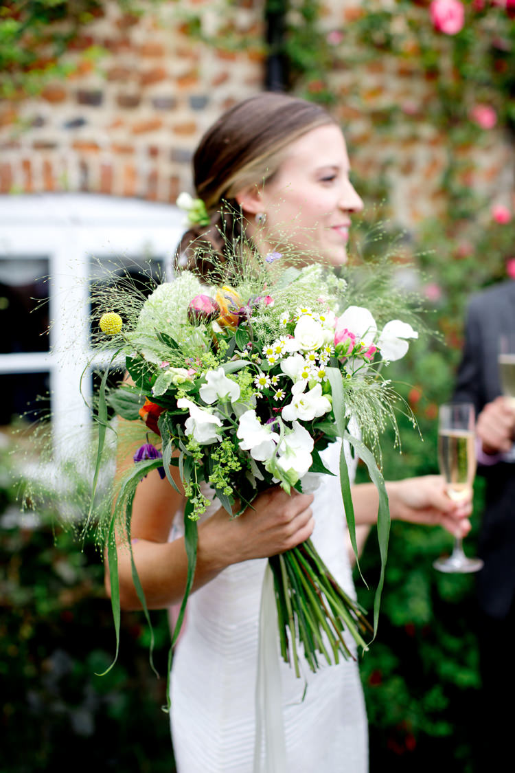 Bouquet Flowers Bride Bridal Greenery Foliage Daisy Sweet Pea Modern Simple Colourful Garden Wedding http://www.helencawte.com/