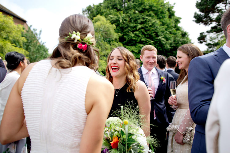Modern Simple Colourful Garden Wedding http://www.helencawte.com/