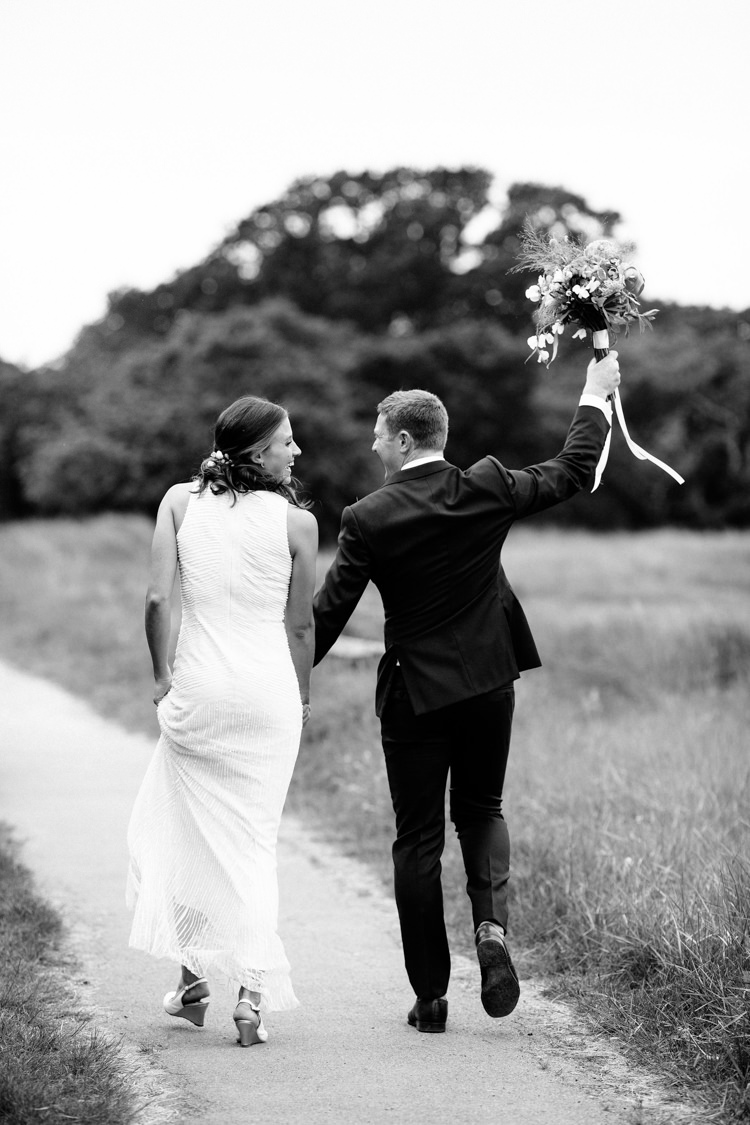 Modern Simple Colourful Garden Wedding http://www.helencawte.com/