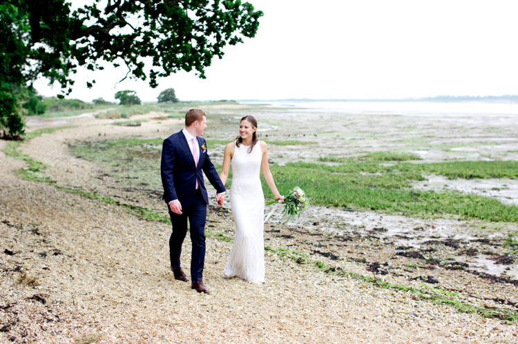 Modern Simple Colourful Garden Wedding http://www.helencawte.com/