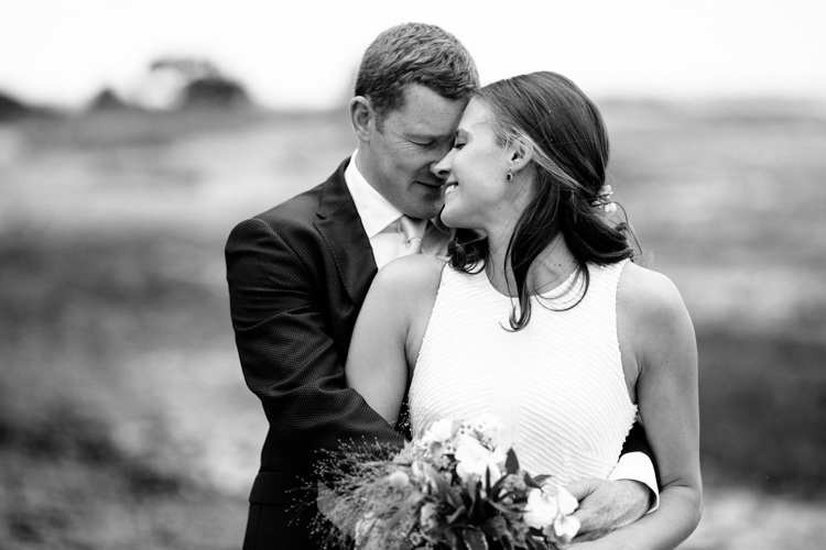 Modern Simple Colourful Garden Wedding http://www.helencawte.com/