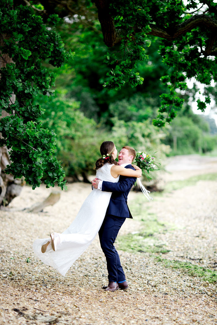 Modern Simple Colourful Garden Wedding http://www.helencawte.com/
