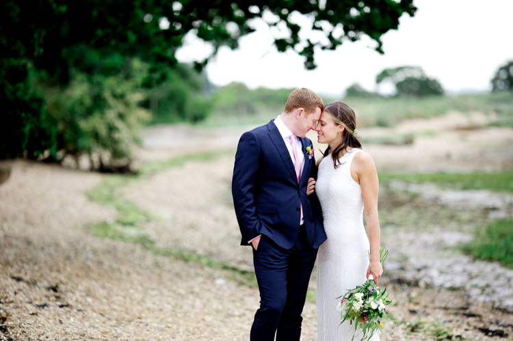 Modern Simple Colourful Garden Wedding http://www.helencawte.com/