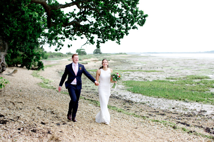 Modern Simple Colourful Garden Wedding http://www.helencawte.com/