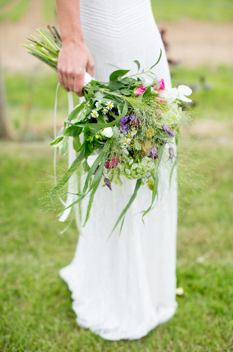 Bouquet Flowers Bride Bridal Greenery Foliage Daisy Sweet Pea Modern Simple Colourful Garden Wedding http://www.helencawte.com/