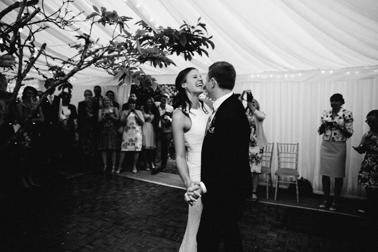 Modern Simple Colourful Garden Wedding http://www.helencawte.com/