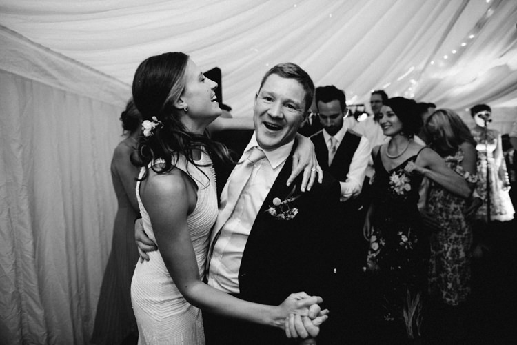 Modern Simple Colourful Garden Wedding http://www.helencawte.com/