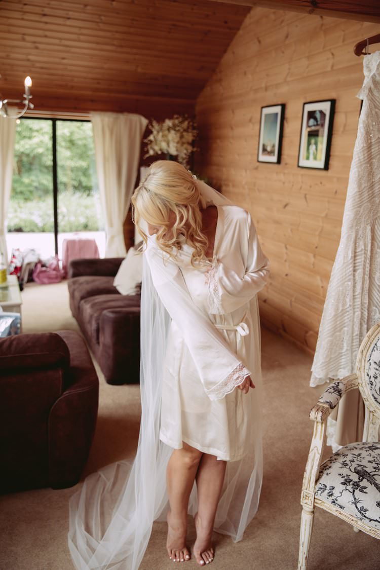 Dressing Gown Robe Bride Bridal Veil Greenery White Contemporary Wedding Styal Lodge Cheshire http://hayleybaxterphotography.com/