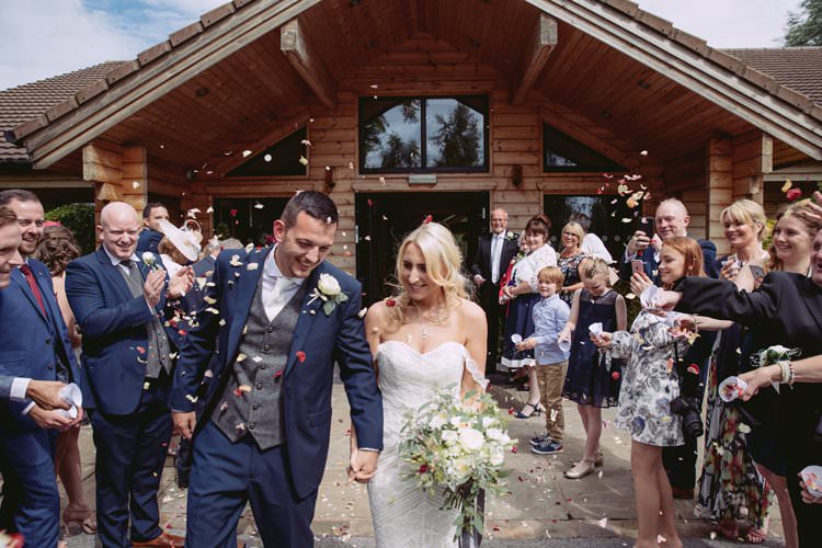 Confetti Throw Greenery White Contemporary Wedding Styal Lodge Cheshire http://hayleybaxterphotography.com/