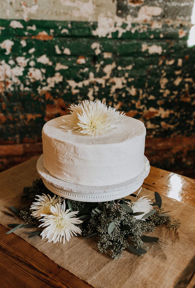 City Urban Georgia Engine Room Exposed Bricks White Greenery Fresh Flower Simple Natural Cake | Bohemian Industrial Oxblood Wedding https://www.lunaleephotos.com/