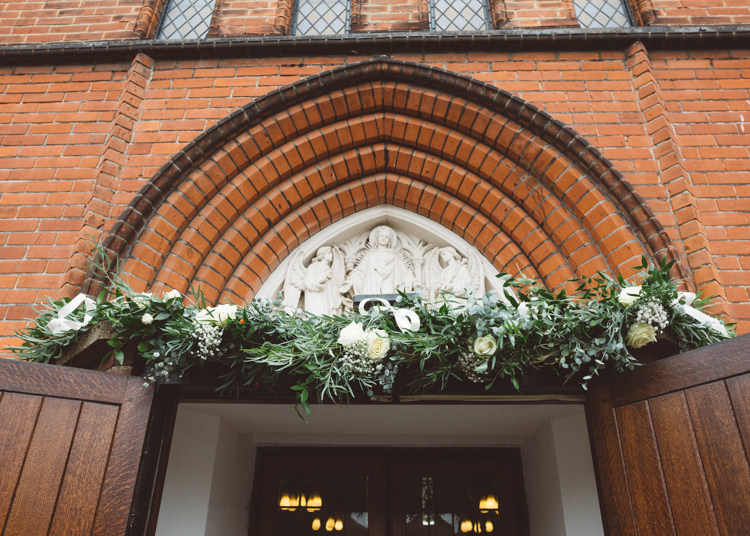 Greenery Runner Doorway Cool Stylish Windy Coastal Wedding East Quay Lobster Shack Whitstable http://holliecarlinphotography.com/