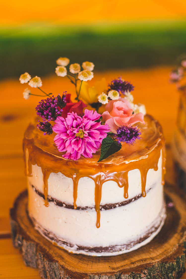Cake Buttercream Drip Wood Slice Flowers Floral Colourful Outdoor Tipi Farm Wedding https://kirstymackenziephotography.co.uk/
