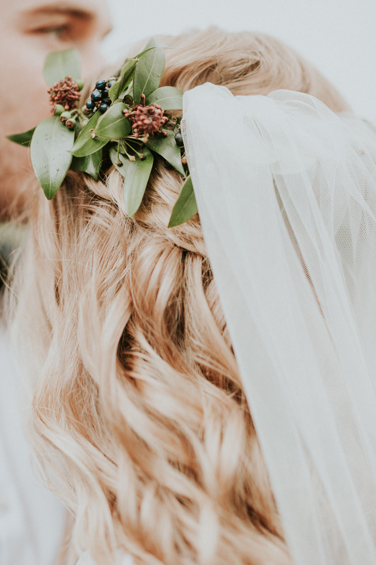 Hair Bride Bridal Veil Flowers Moody Jewel Tone Velvet Wedding Ideas Sanctum On The Green https://www.hannahmcclunephotography.com/