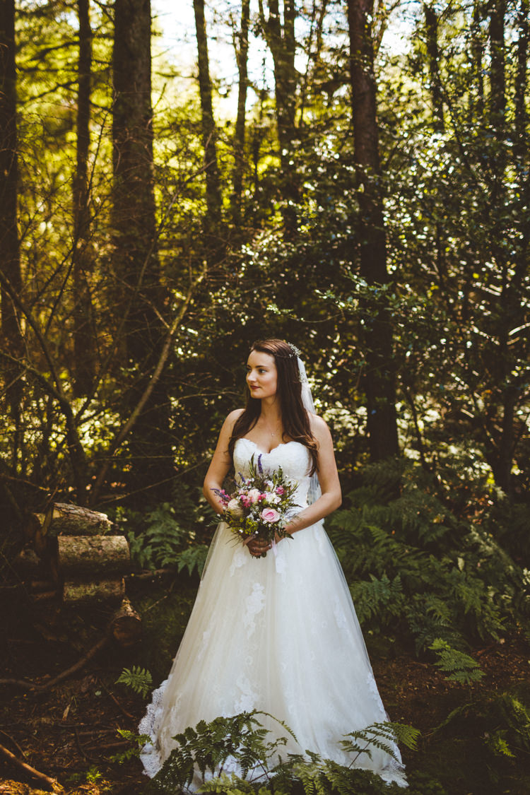 Strapless Sweetheart Lace Dress Gown Bride Bridal Enzoani Veil Rustic Relaxed Farm Wedding Photography34