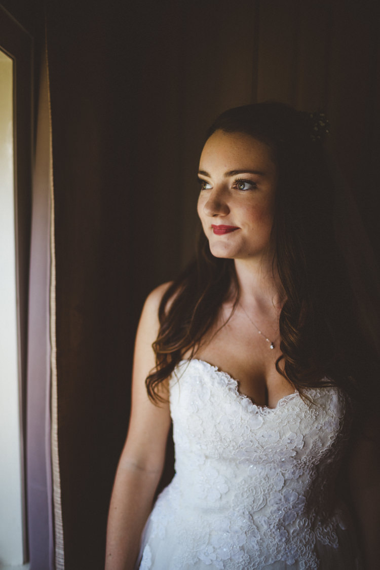Bride Bridal Hair Make Up Waves Beauty Rustic Relaxed Farm Wedding Photography34