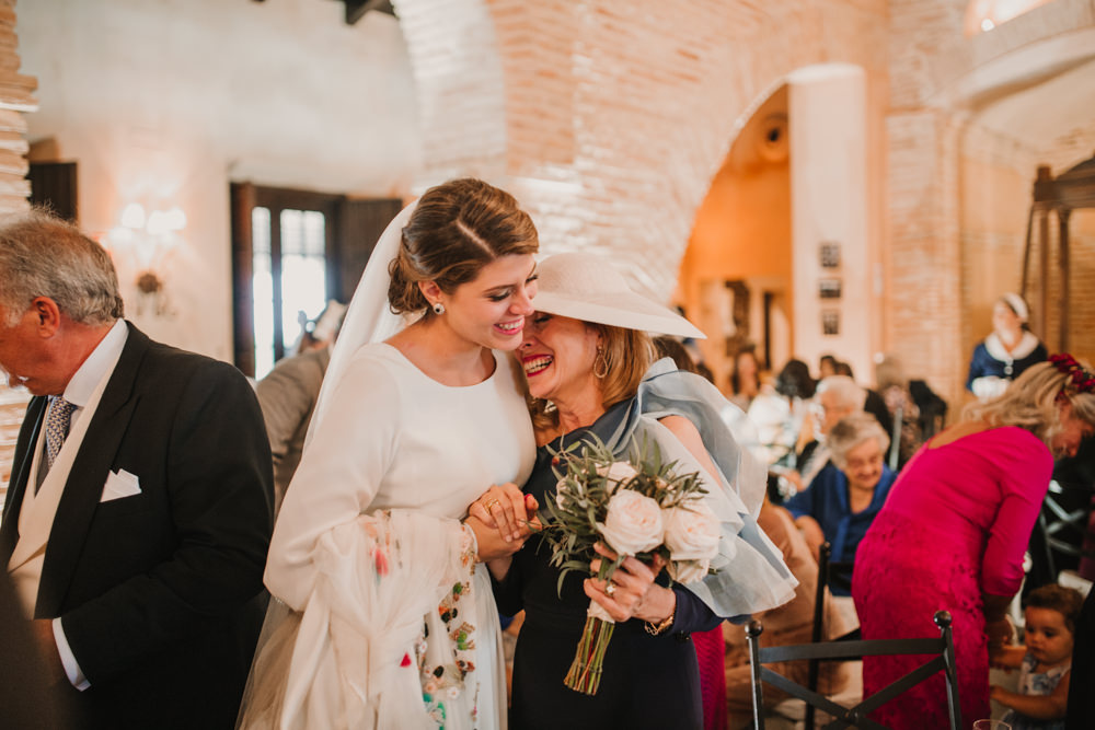 Outdoor Seville Destination Villa Hacienda Bride Bouquet | Colorful and Heartfelt Wedding in Spain Boda&Films
