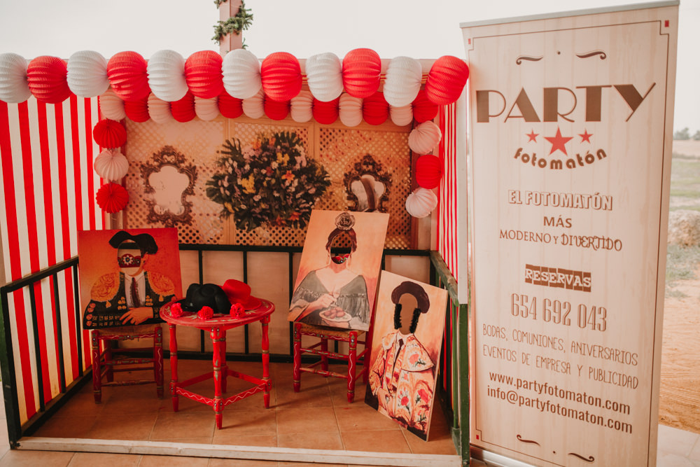 Outdoor Seville Destination Villa Hacienda Photobooth Bright | Colorful and Heartfelt Wedding in Spain Boda&Films
