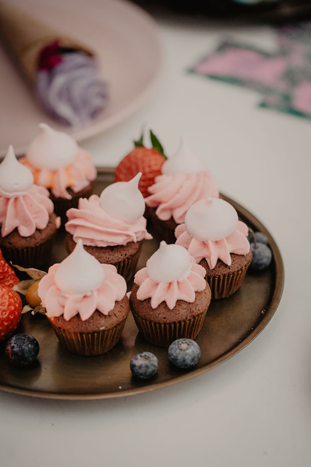 Colorful Destination Elopement Blue Doughnuts Fresh Flowers Dessert Table Pink Cupcakes | Tropical Industrial Canary Islands Wedding Ideas Moana Photography