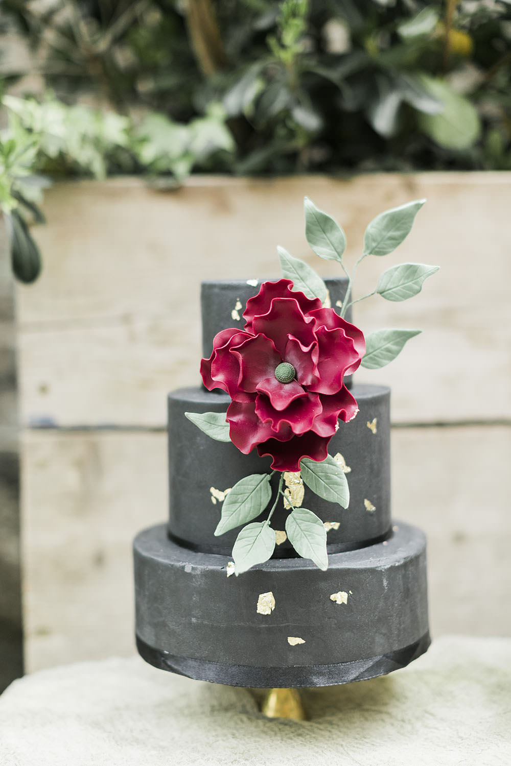 Black Red Cake Metallic Floral Greenery Burgundy Gold Wedding Ideas Sarah Porter Photography
