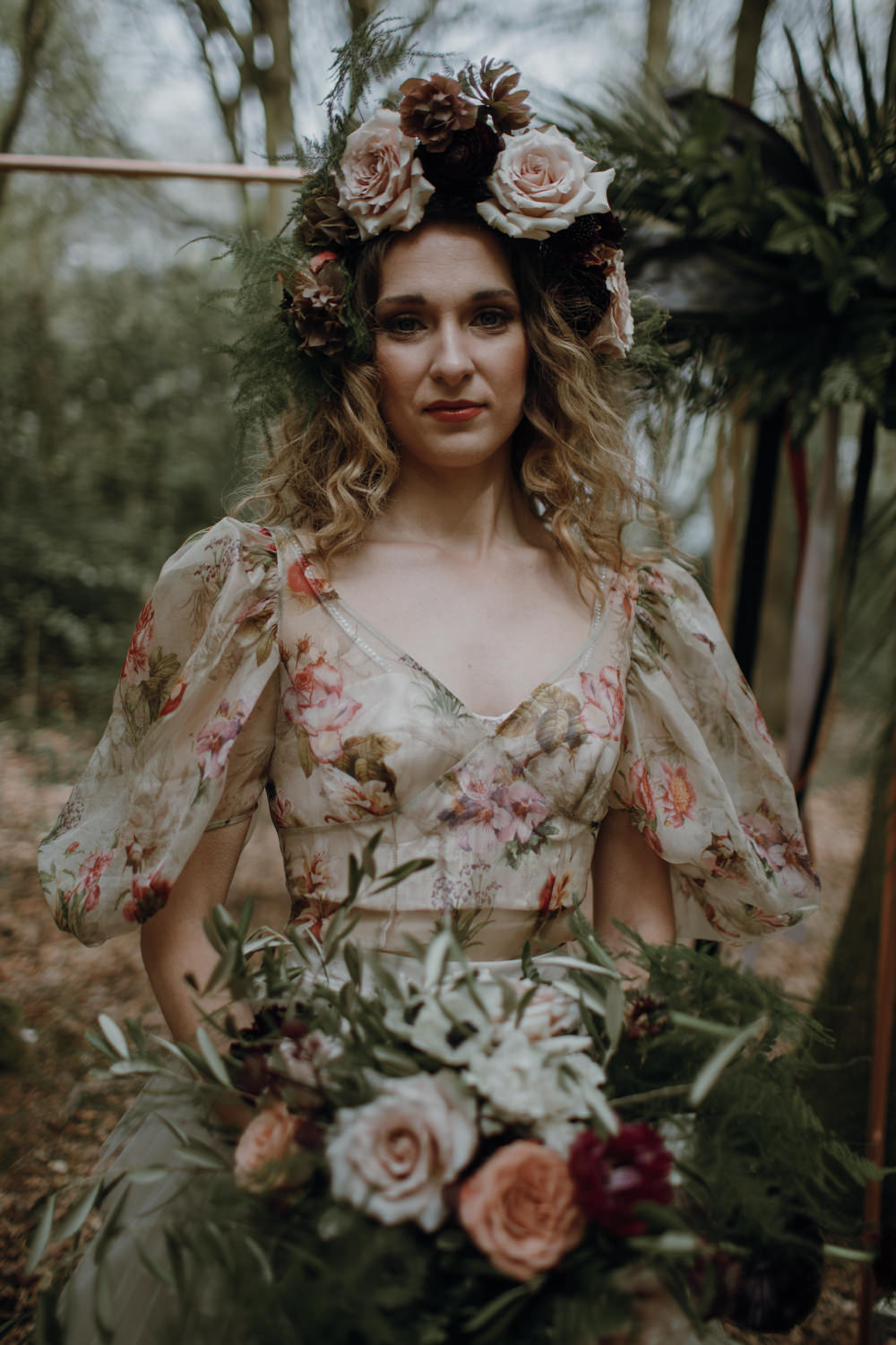 Modern Gothic Wedding Ideas in the Woods, image size:1000x1500