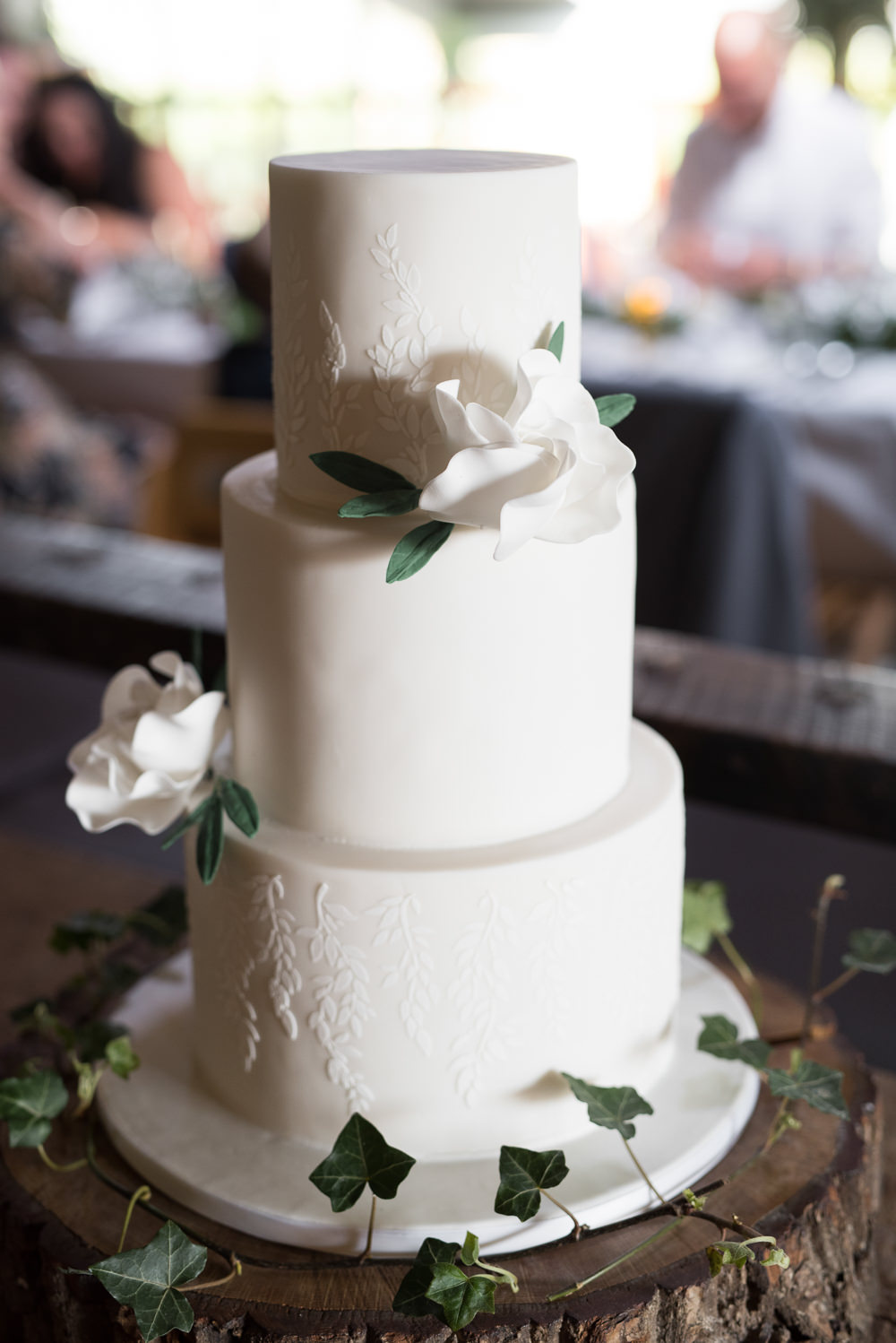 Cake Traditional Sugar Flowers White Tiered Wood Slice Tree Ivy Elegant Chic Modern Wedding Kayleigh Pope Photography