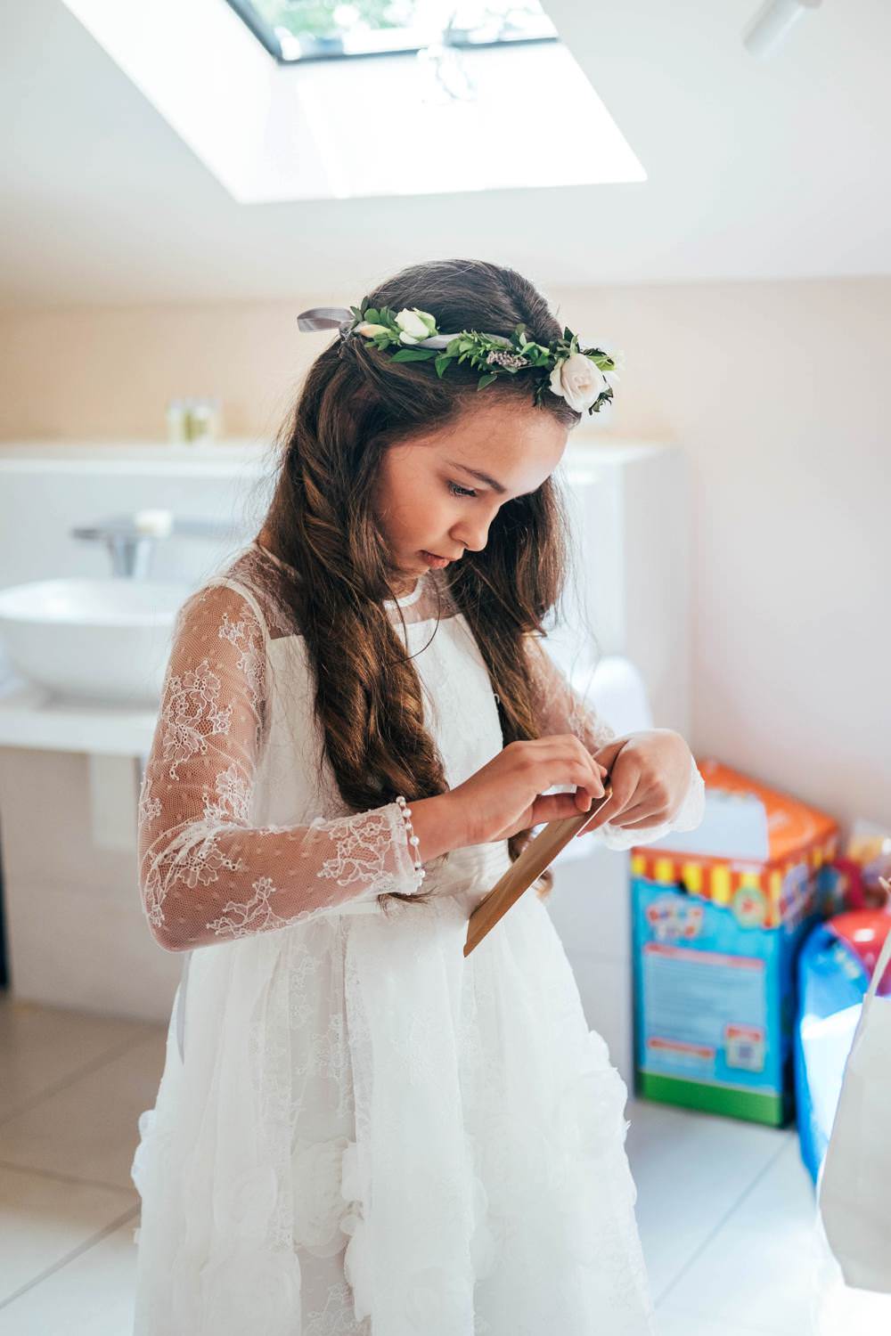 Flower Girl Crown Dress Warm Welcoming Wedding Three Flowers Photography
