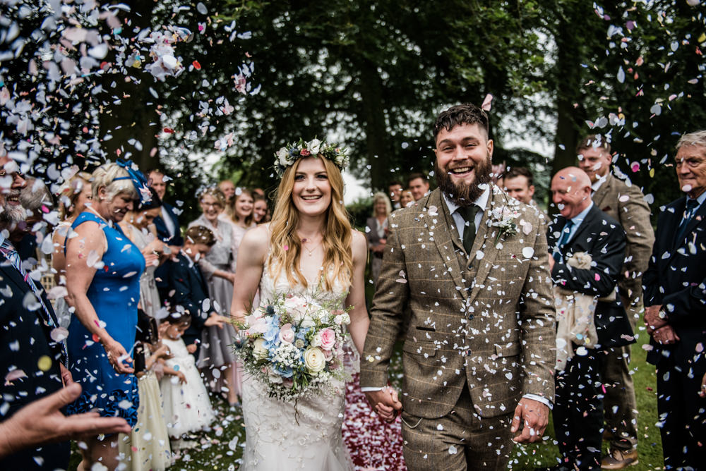 Confetti Throw Bride Groom Cleatham Hall Wedding Kazooieloki Photography