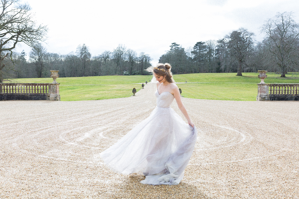 Modern Ballet Inspired Editorial Fine Art Somerley House Bride Lilac Dress Naomi Neoh Gardens | Romantic Soft Wedding Ideas Siobhan H Photography