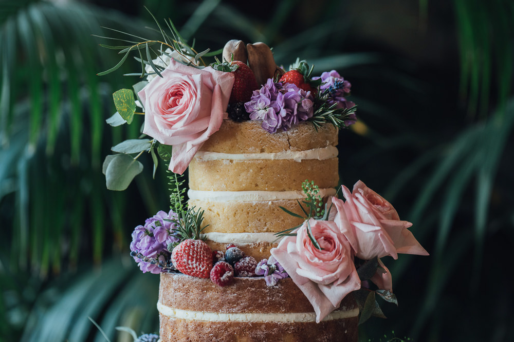 Naked Cake Fruit Flowers Rose Wild Rustic Glam Sea Wedding Mr and Mrs Wedding Photography