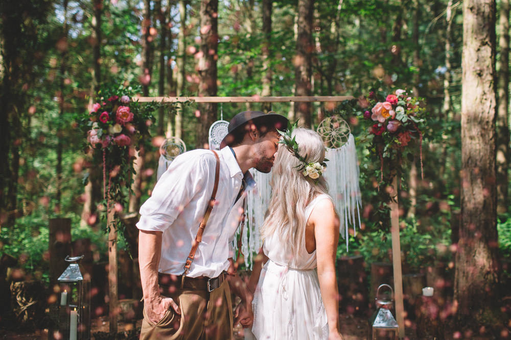 Confetti Throw Bride Groom Ceremony Free Spirited Wedding Ideas Woodland Lumiere Photographic