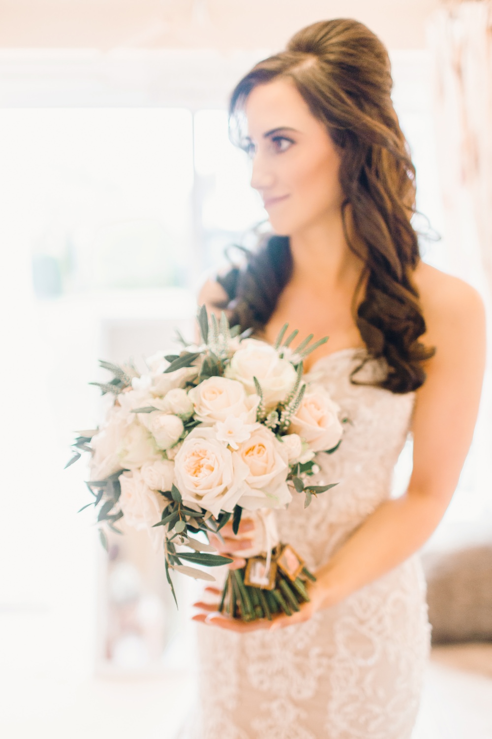 Bouquet Flowers Bride Bridal Ivory Sahara Avalanche Roses Miss Bombastic Spray David Austin Garden White Veronica Narcissus Paper Greenery Foliage Llanrhaeadr Springs Wedding Jessica Reeve Photography