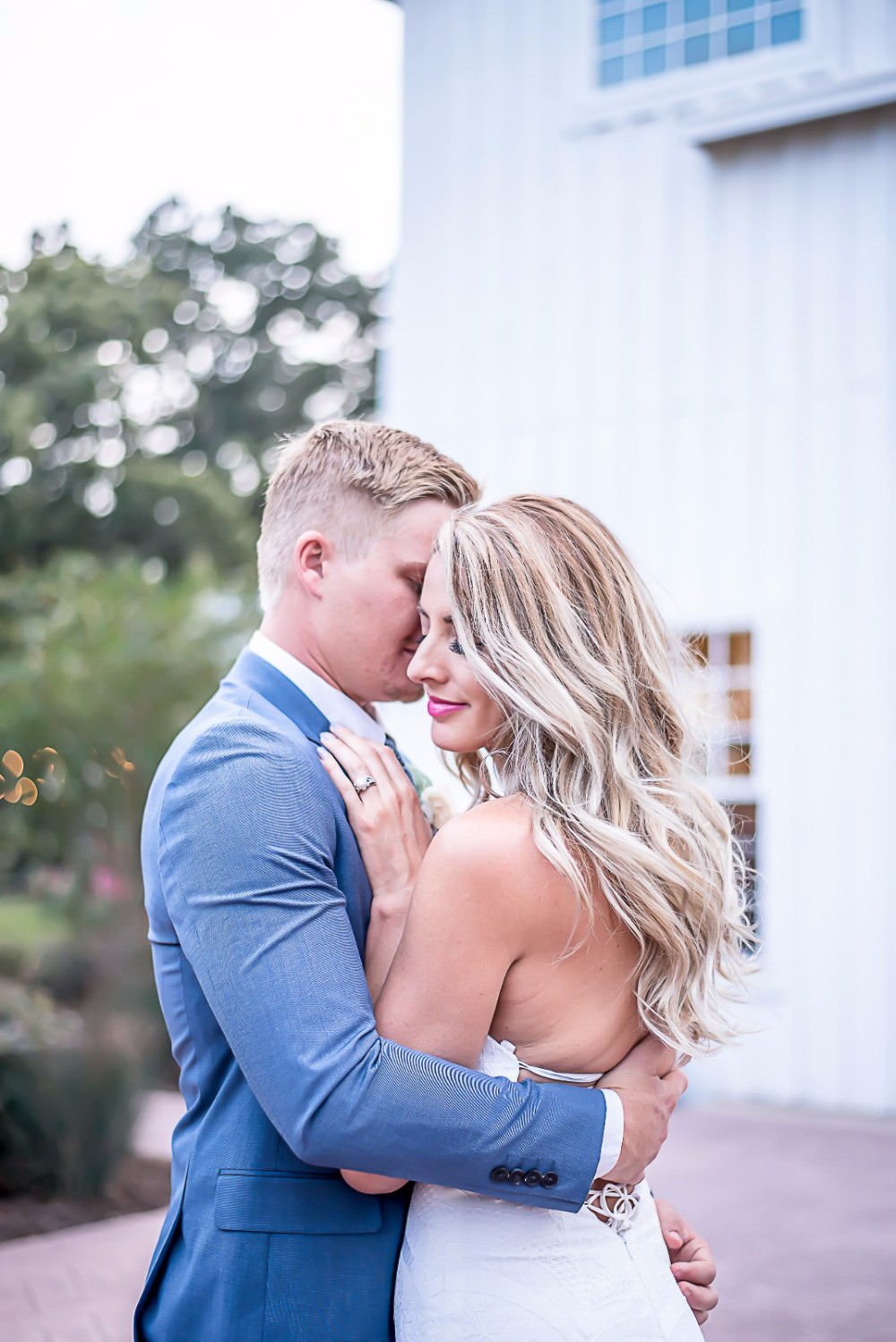 White Sparrow Barn Wedding White Blue Ideas Si Creative Photography