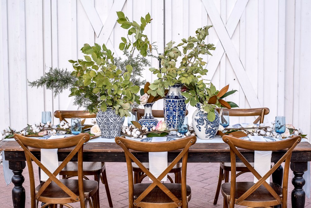 Table Setting Wooden Cross Back Chairs Blue Pottery Greenery White Sparrow Barn Wedding White Blue Ideas Si Creative Photography