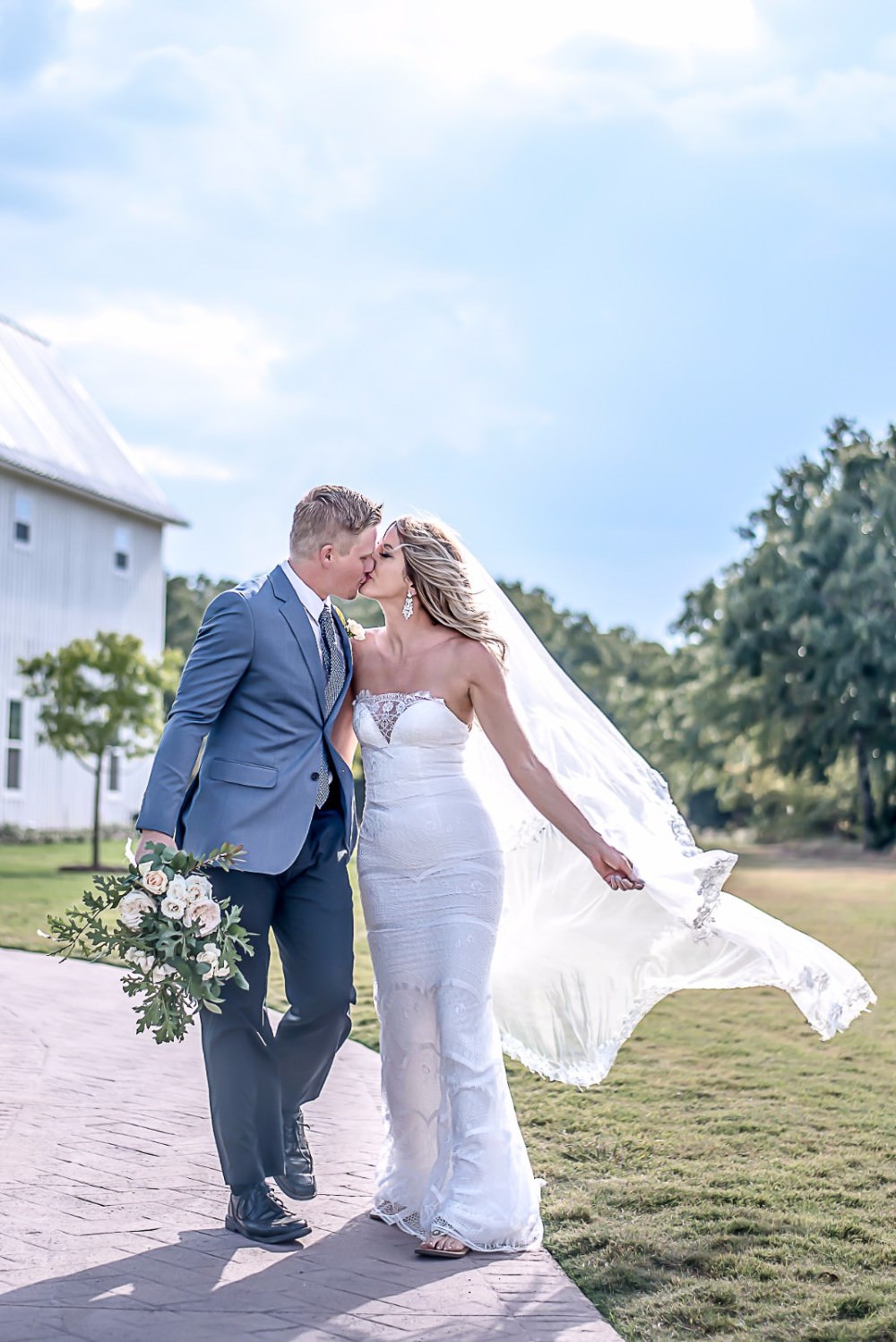 White Sparrow Barn Wedding Modern Yet Traditional Something Blue