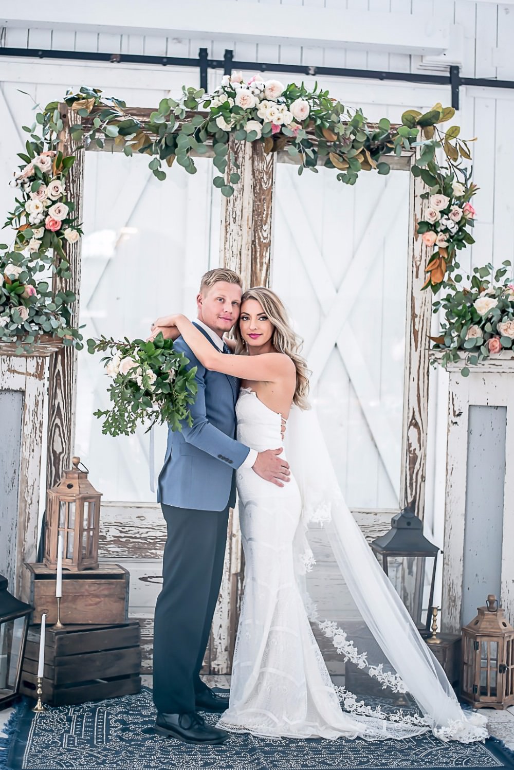 White Sparrow Barn Wedding White Blue Ideas Si Creative Photography