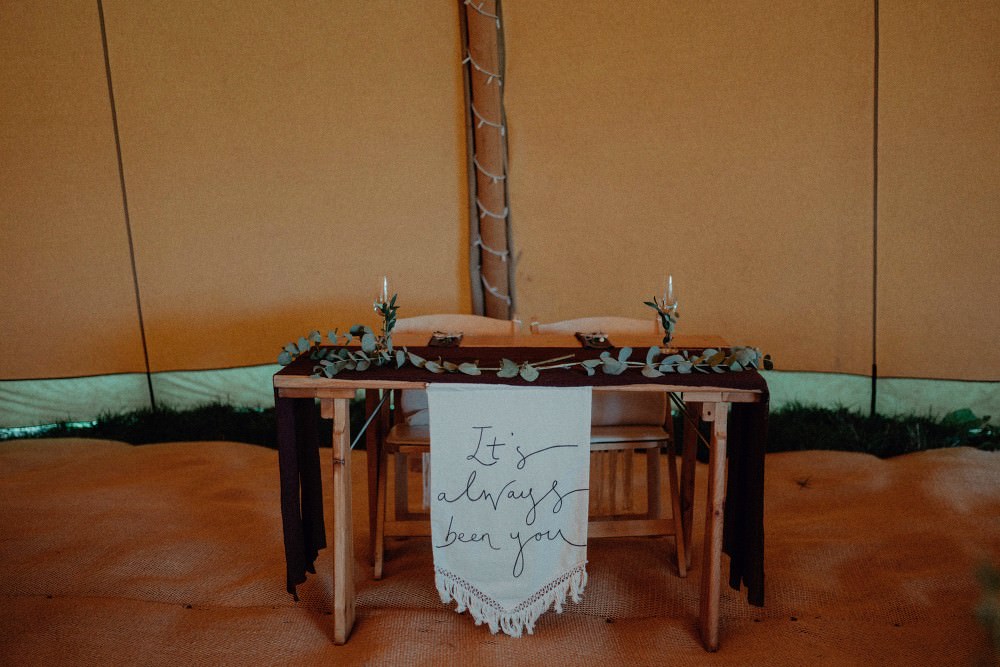 Top Sweetheart Table Greenery Silk Runner Tassel Banner Autumn Dark Red Wedding Belle Art Photography