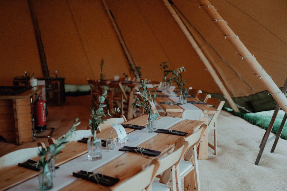 Wooden Rustic Tabes Tipi Silk Runner Flowers Autumn Dark Red Wedding Belle Art Photography