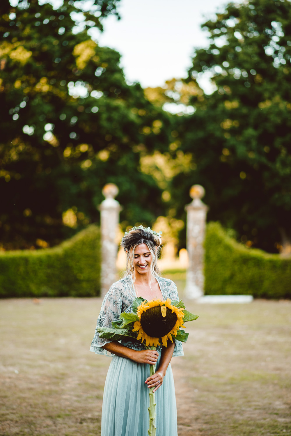 Large Sunflower Bouquet Bride Bridal Flowers Ethereal Magical Golden Hour Wedding Ideas Dhw Photography