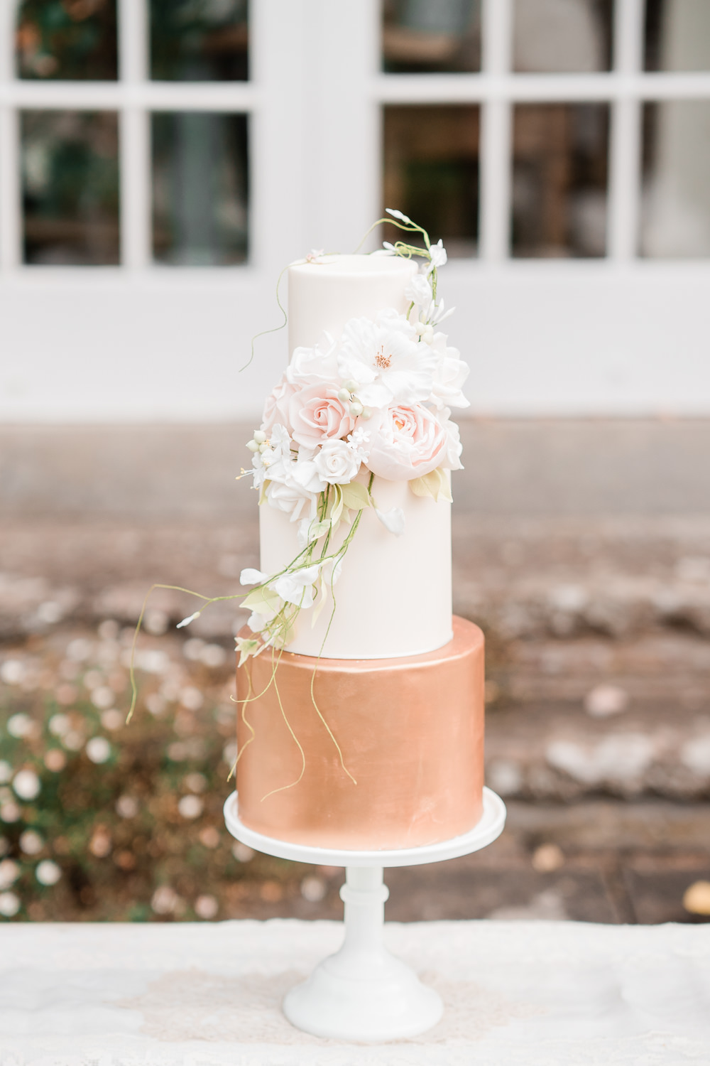 Metallic Cake Gold Copper Flowers Floral Pale Pink Golden Autumnal Wedding Ideas Joanna Briggs Photography