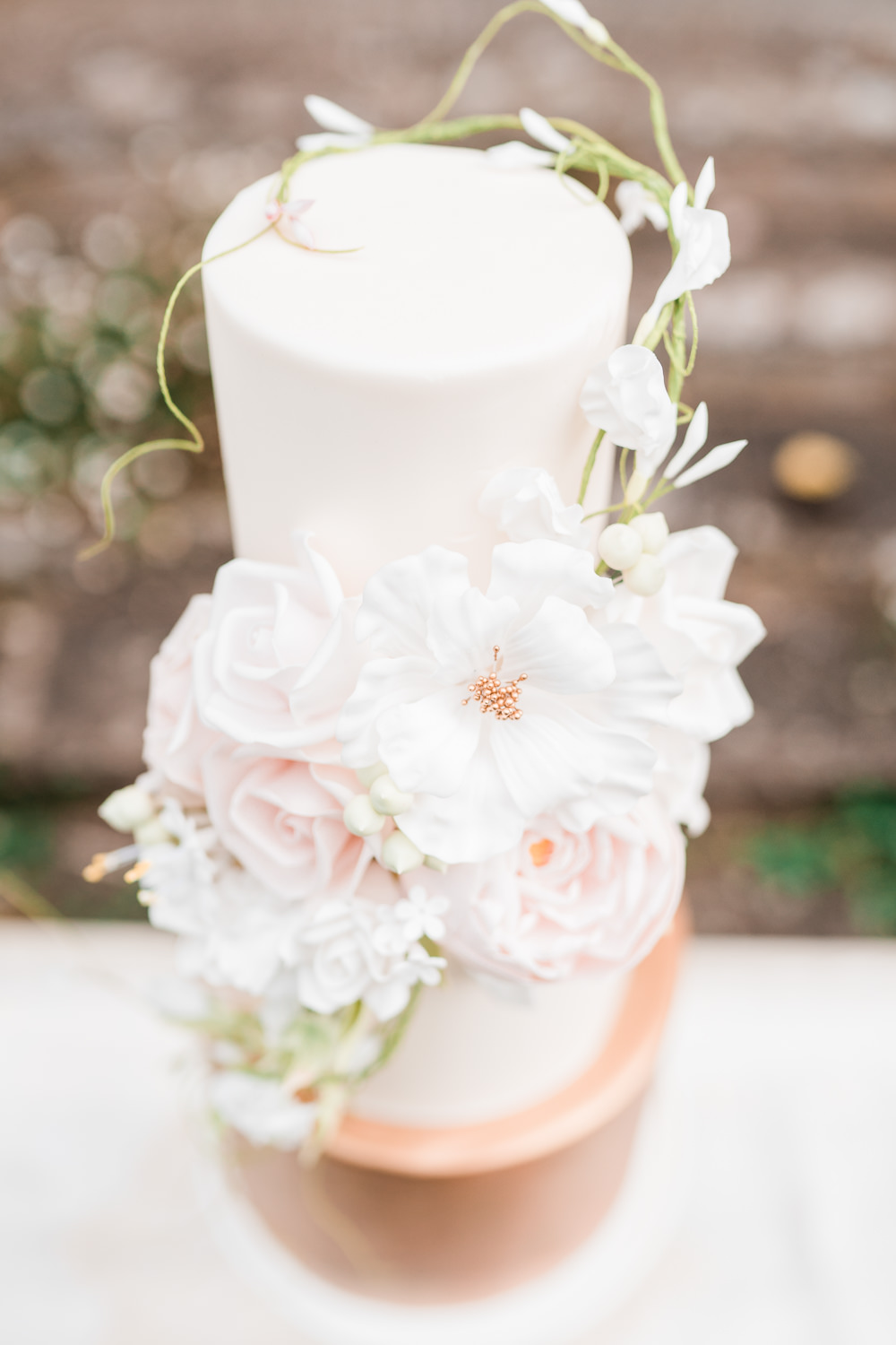 Metallic Cake Gold Copper Flowers Floral Pale Pink Golden Autumnal Wedding Ideas Joanna Briggs Photography